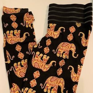 Cute booty lounge Small Elephant leggings